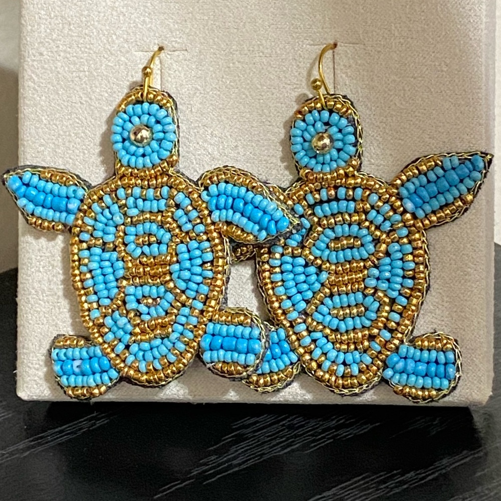 🎉❤️ Cami Keys Turquoise and Gold Beaded Turtle Earrings